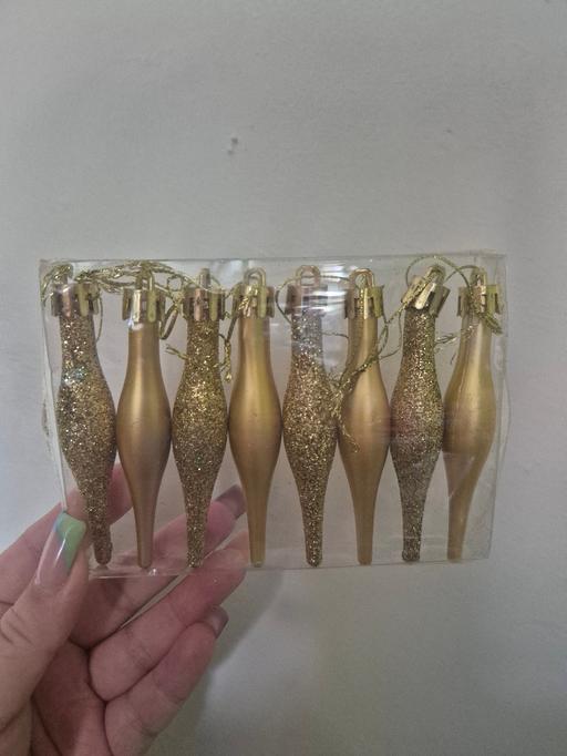  — new 8pk Baubles