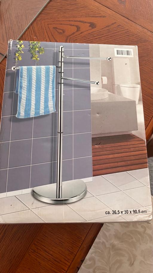  — Towel rail metal boxed