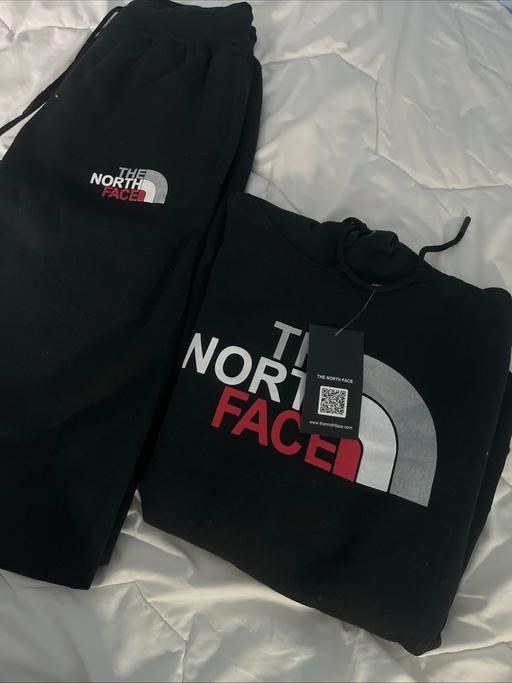  — The north face tracksuit
