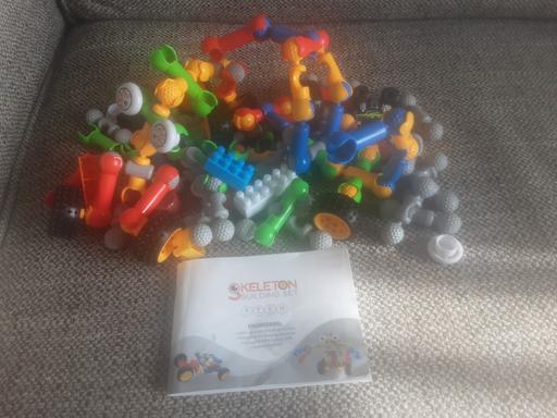  — Skeleton building set
