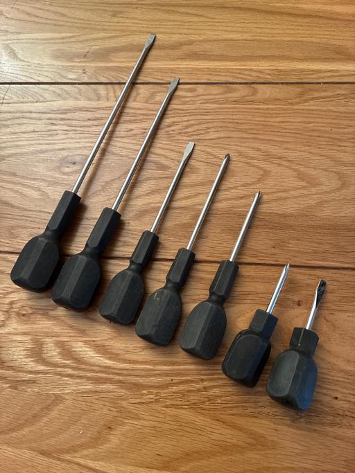  — Screwdriver Set