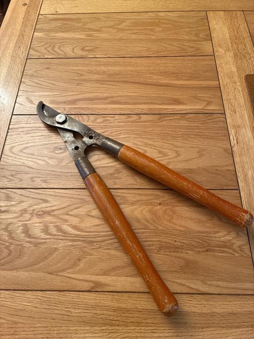  — Wooden Handle Loopers