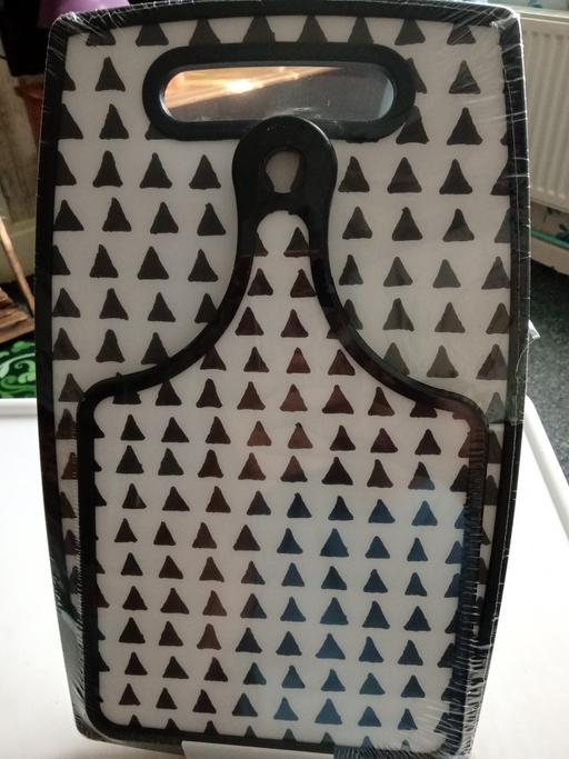  — new pack of 2 chopping boards