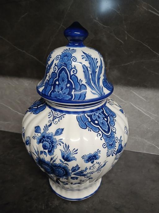  — LARGE ginger jar