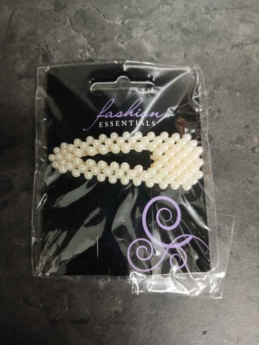  — NEW hair clip