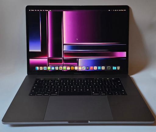  — Macbook Pro 2017 15inch 16GB RAM 256GB SSD