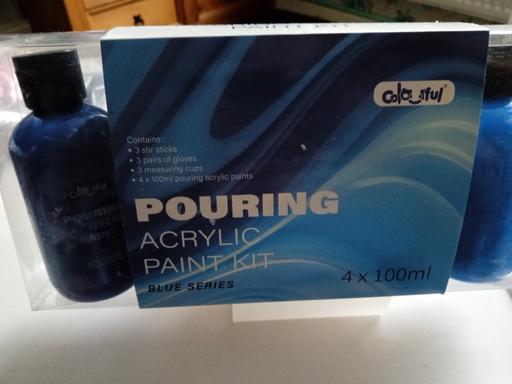  — brand new POURING ACRYLIC PAINT SET