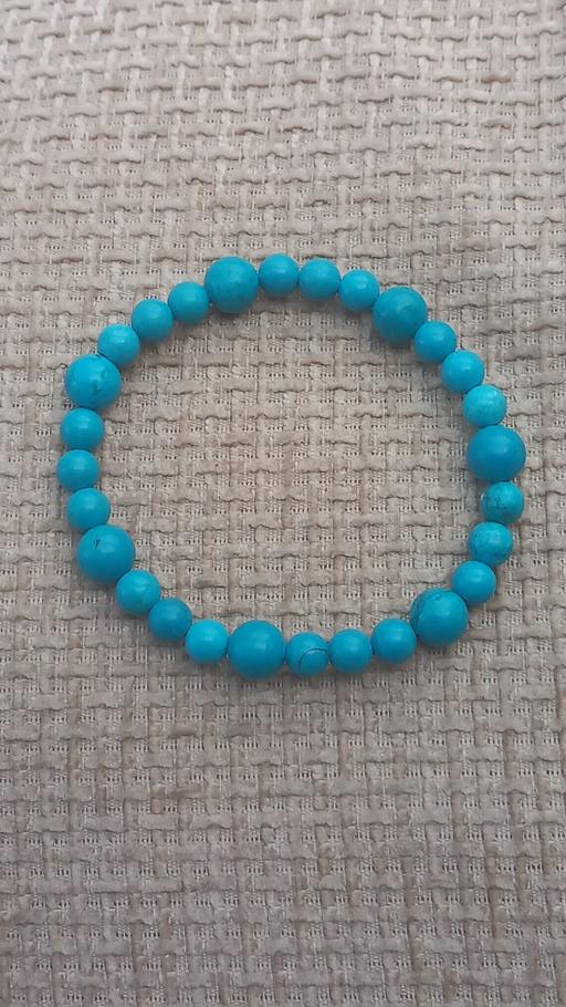  — bracelet-gemstone