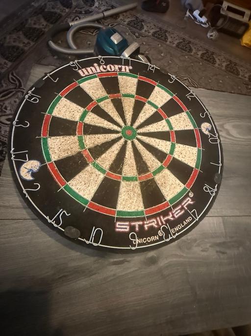 — Unicorn Striker Dartboard – Good Condition