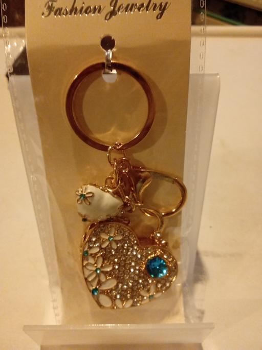  — brand new love heart design keyring