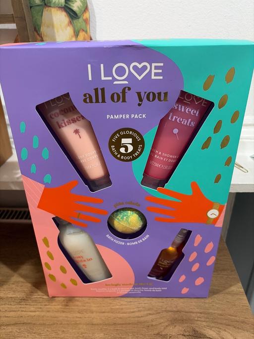  — Gift set