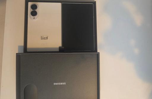  — Samsung Z fold 8 Like New White