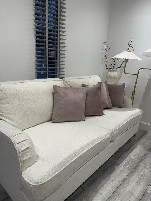  — Dunlem cushions