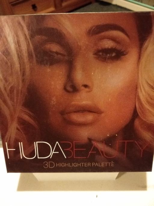  — brand new ladies HUDABEAUTY MAKE up
