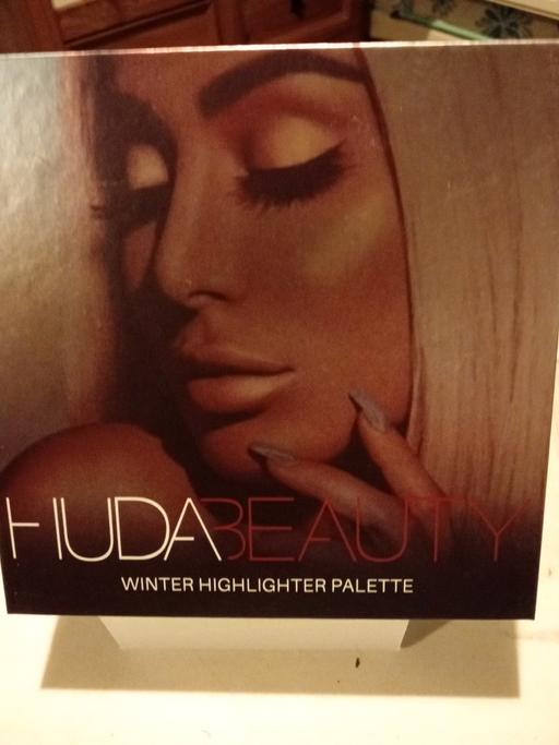  — brand new ladies HUDABEAUTY MAKE up