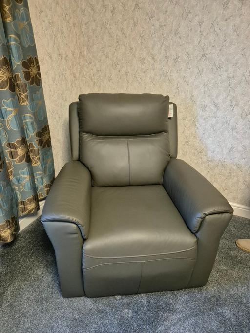  — Vida Living Russo Electric Power Recliner Cha
