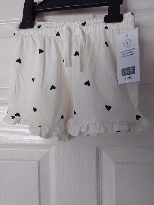  — Girls white hearts shorts size 4-5 years