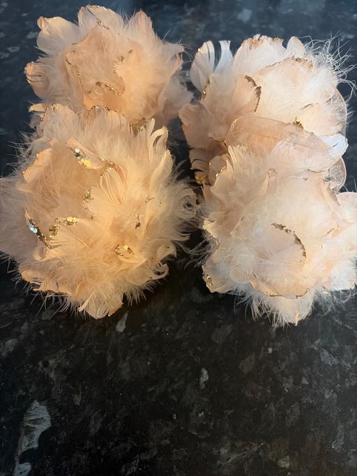  — Feather tree decorations x4