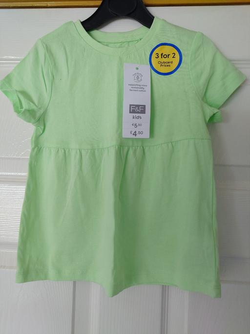  — Girls green top size 4-5 years