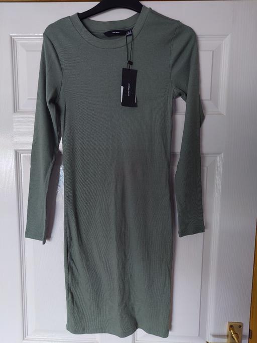  — Women's green long sleeve dress size XS