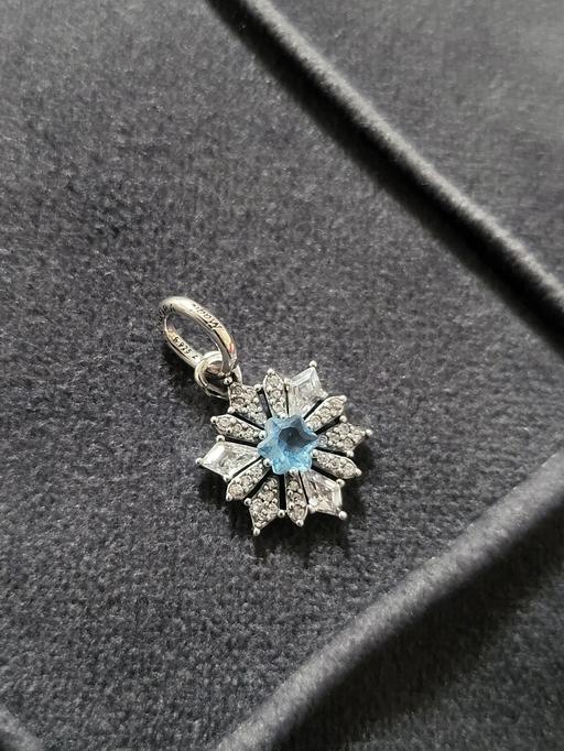  — Pandora. Frozen Queen Elsa Snowflake Dangle C