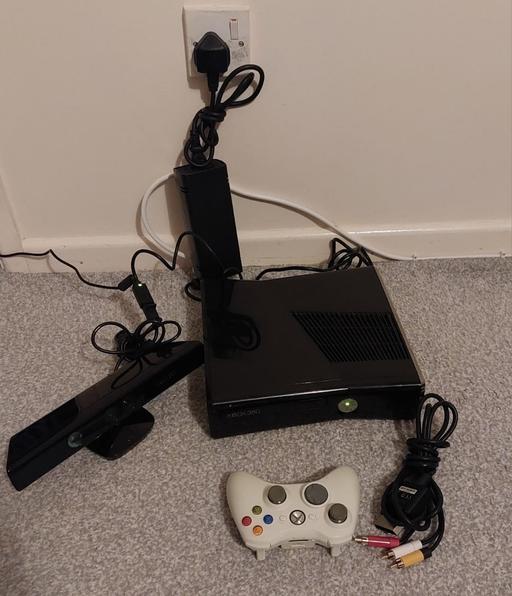  — Xbox 360 slim 1439 without a hard drive bundl