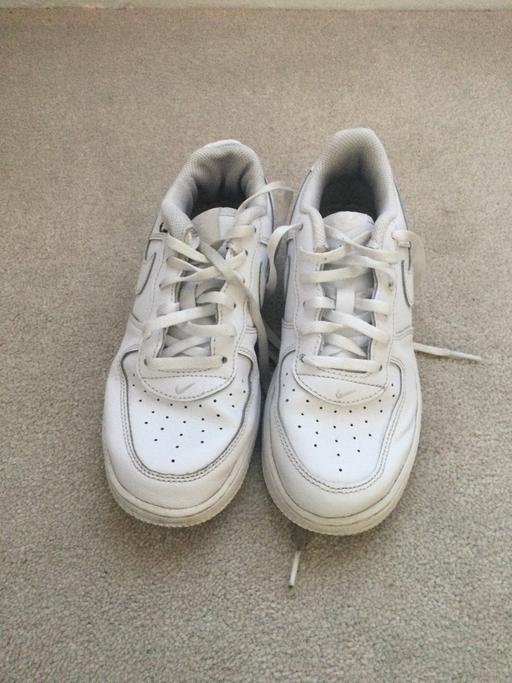  — Nike trainers size 2.5