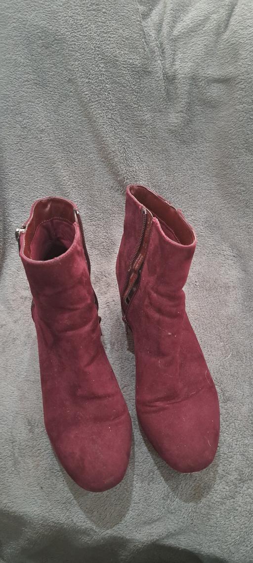  — Boots Size 6