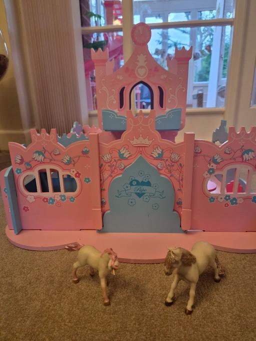  — Wooden Princess castle