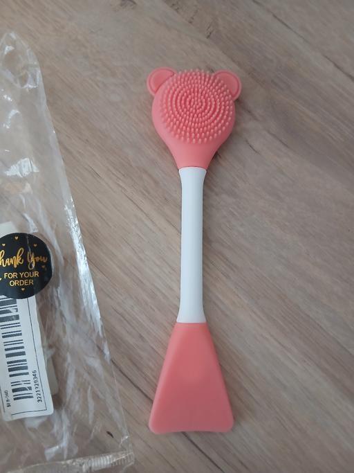  — Make Up Cleaning Brush New
