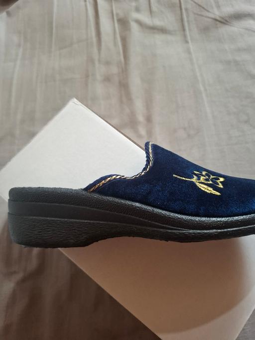 — MULE SLIPPERS