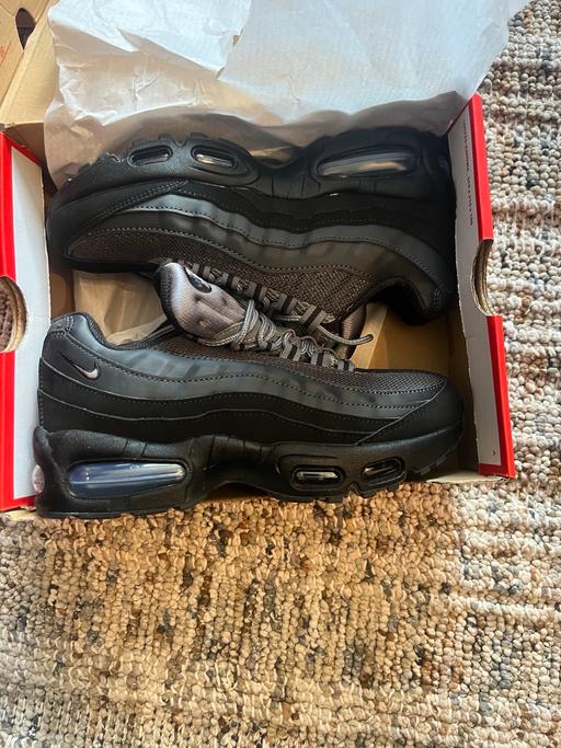  — Nike air max 95s size 4