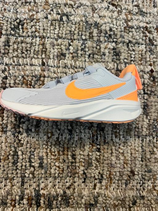  — Unisex Nike star runner