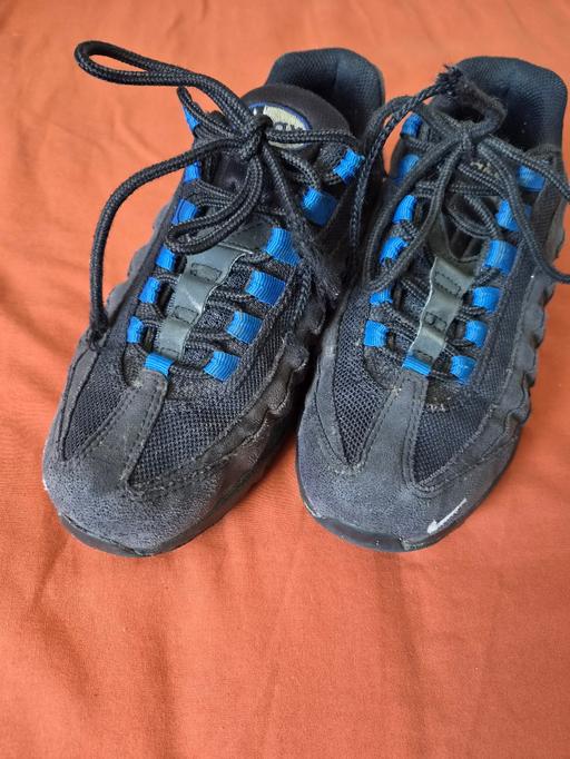  — Nike Air trainers size 4 uk