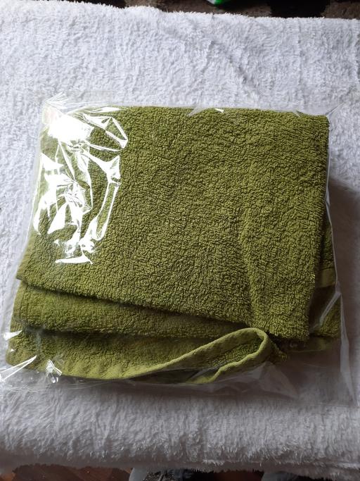  — 2 hand towels