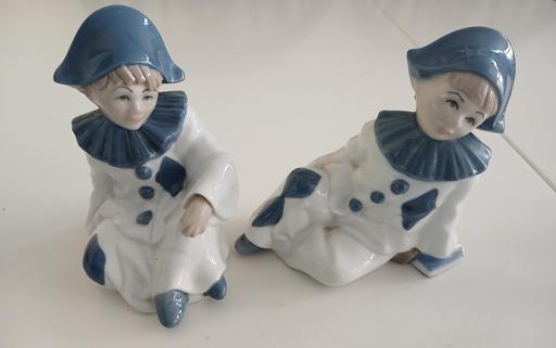  — 2 x figurines