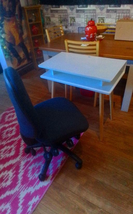  — COMPUTER TABLE AND CHAIR