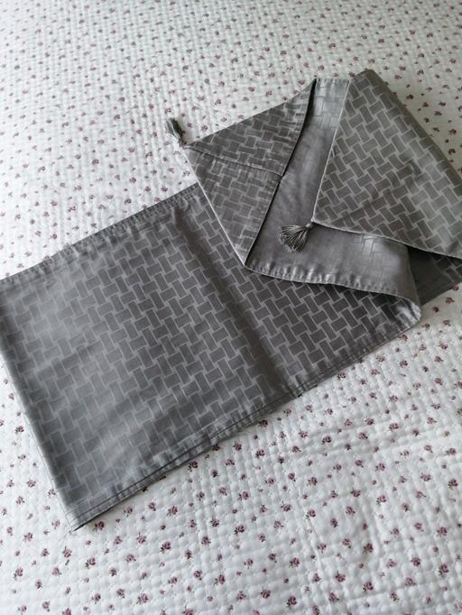  — Table Runner