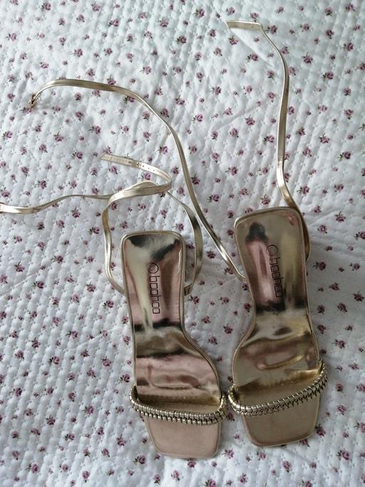  — ladies size *6*