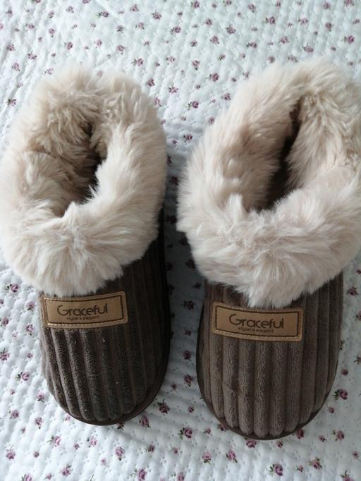  — Ladies slippers size *9*