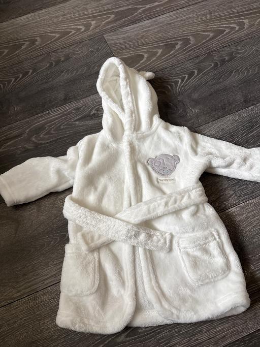  — Babies dressing gown / robe