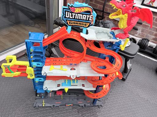  — Hot wheels city ultimate garage track set