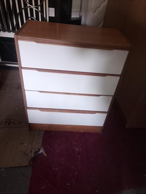  — chest of 4 drawers