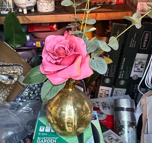  — Artificial flower vase