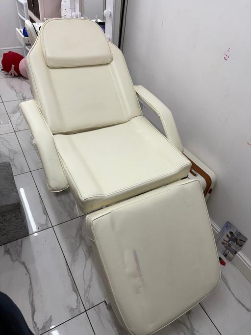  — Massage Beauty Bed