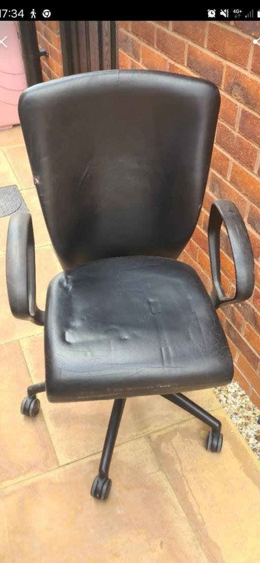  — Executive Leather Chair