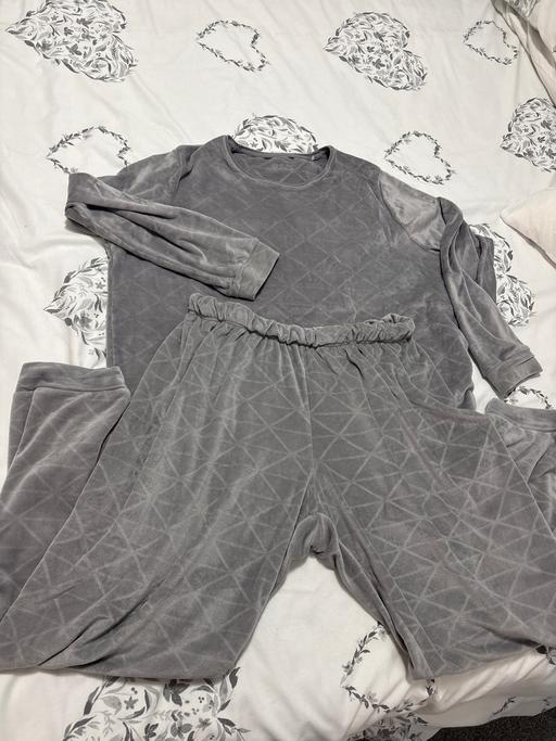  — Pjs