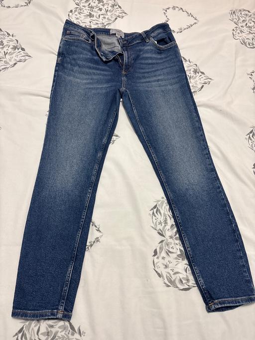  — Jeans