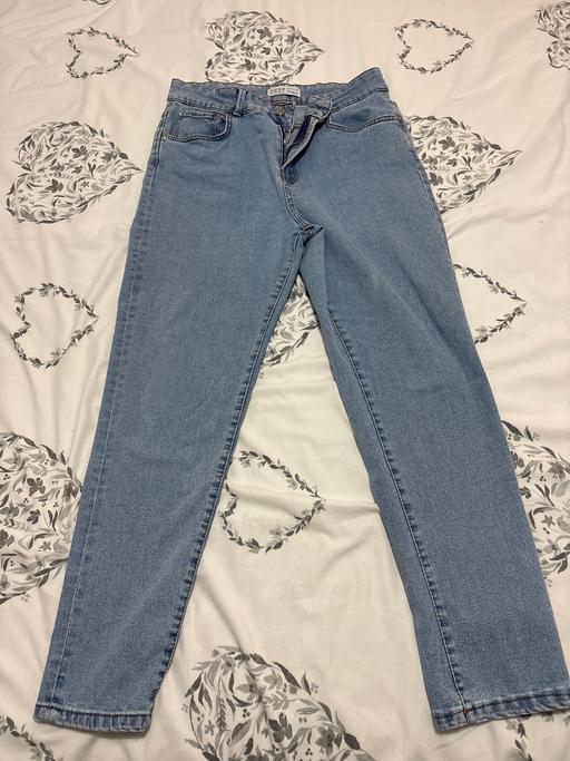  — Jeans