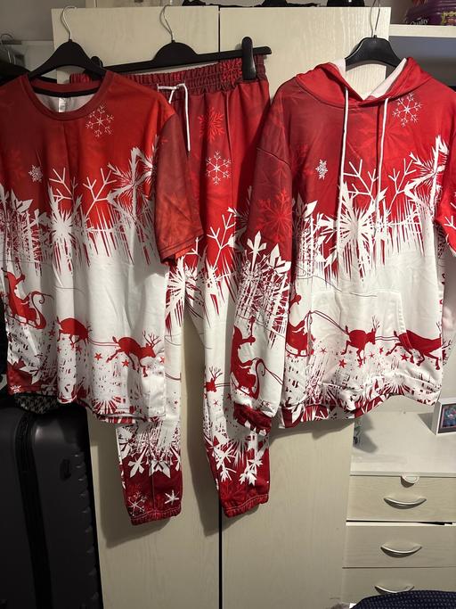  — Men’s Christmas outfit
